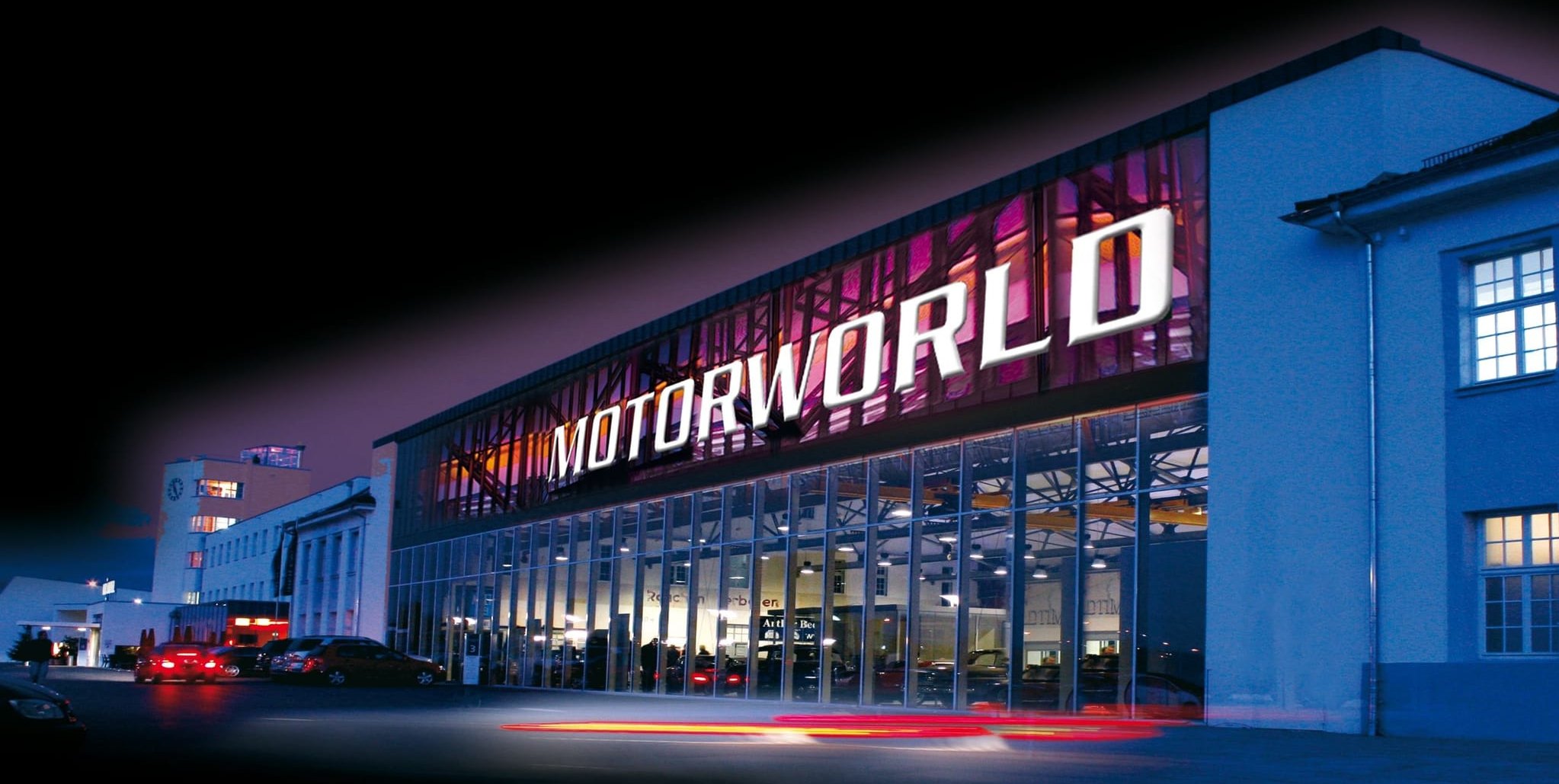 Nach bisherigen Feststellungen soll der Beschuldigte in der Motorworld Böblingen ein dort 
ausgestelltes Einsatzfahrzeug beschädigt haben.
