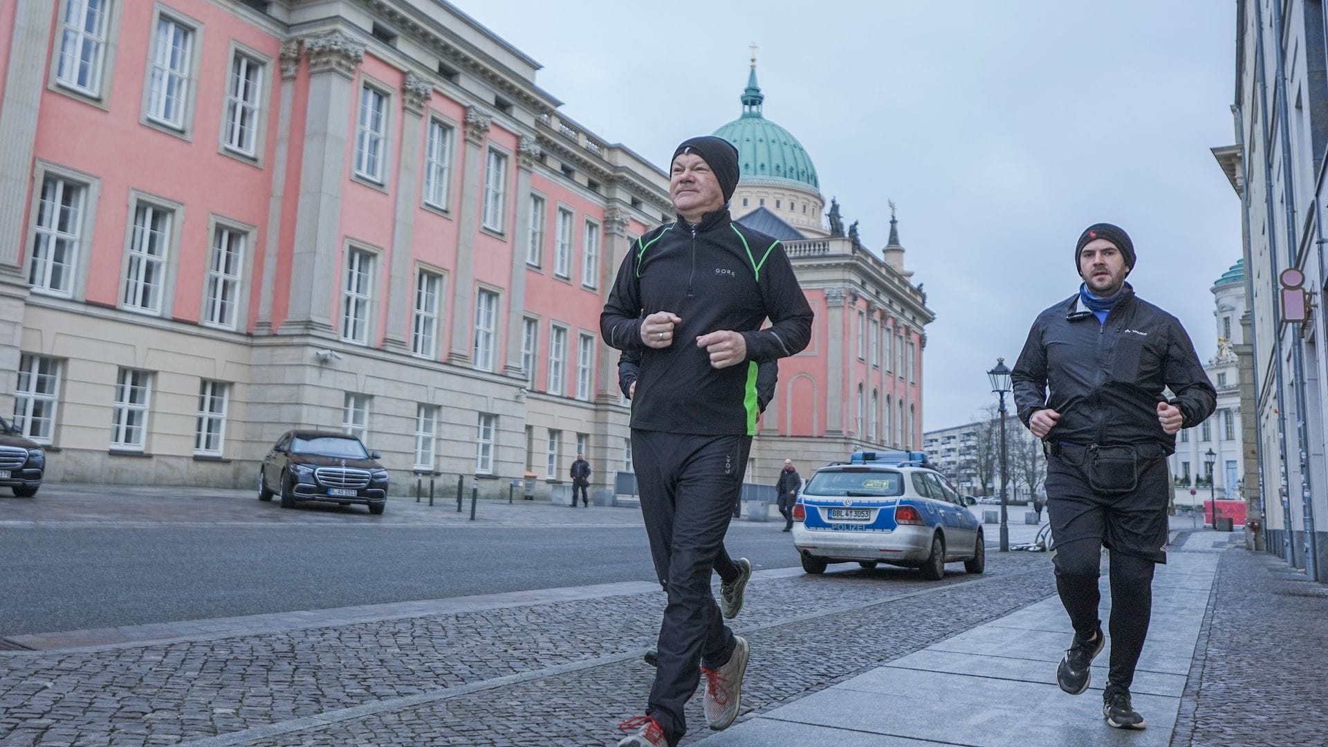 Mit Laufen und Rudern will Scholz sich weiter fit halten.