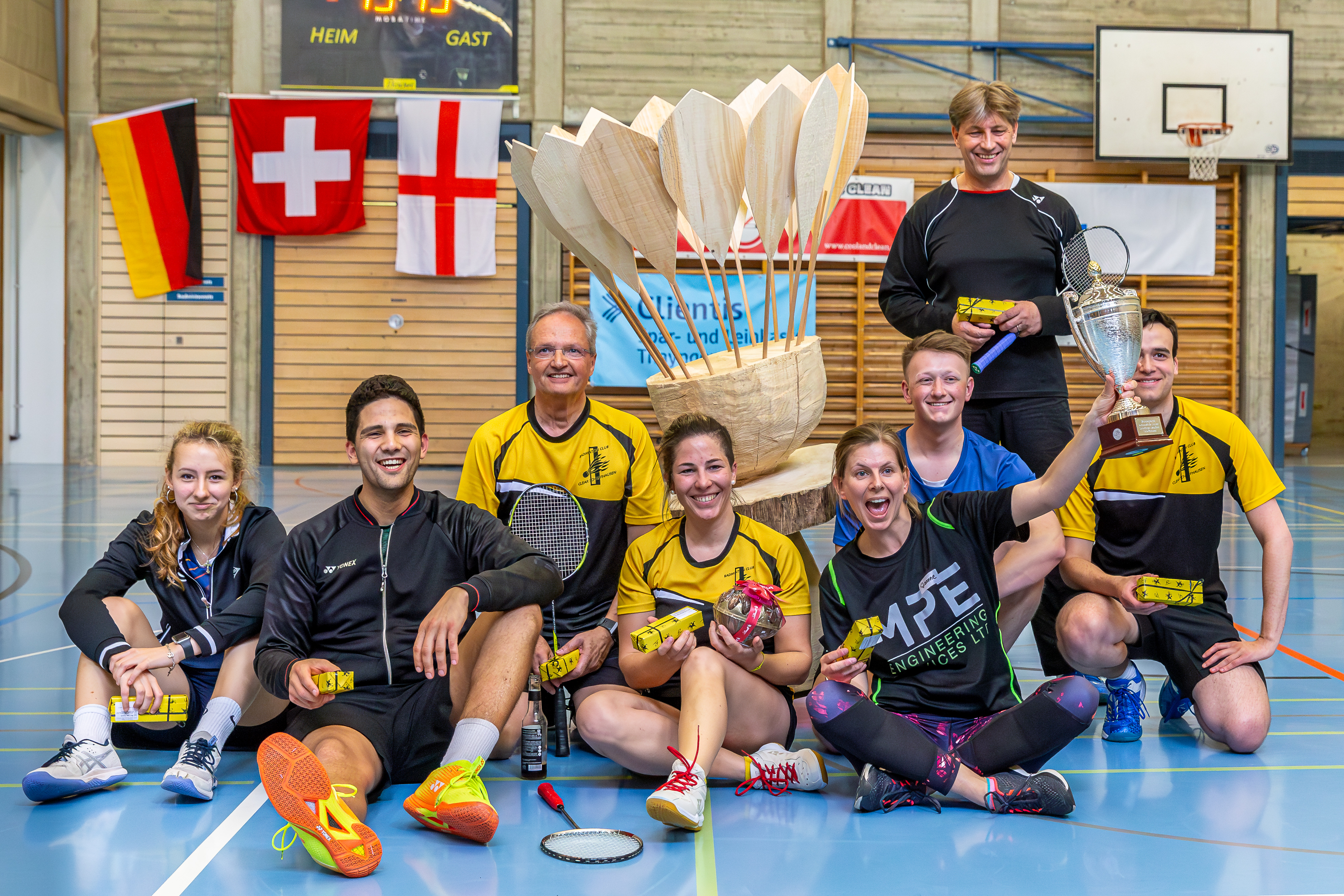 Die Sieger (von links): Lea Braun (D), Leon Barut (D), Rolf Artho (CH), Katrin Thanei (CH), Suzanne Coe (GB), Moritz Mesenhöller (D), Stefan Schönauer (CH) und  Claudio de la Rosa (CH).