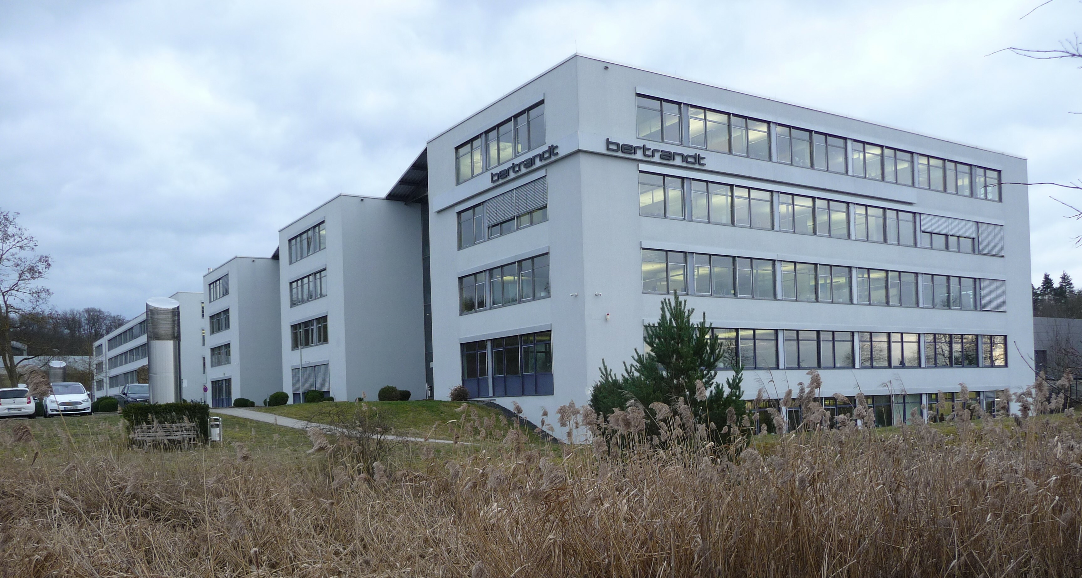 Der Hauptsitz der Bertrandt AG in Ehningen. Nach 85 Cent im Vorjahr bezahlt der Ingenieurdienstleister diesmal seinen Aktionären 1,20 Euro Dividende je Anteilsschein.