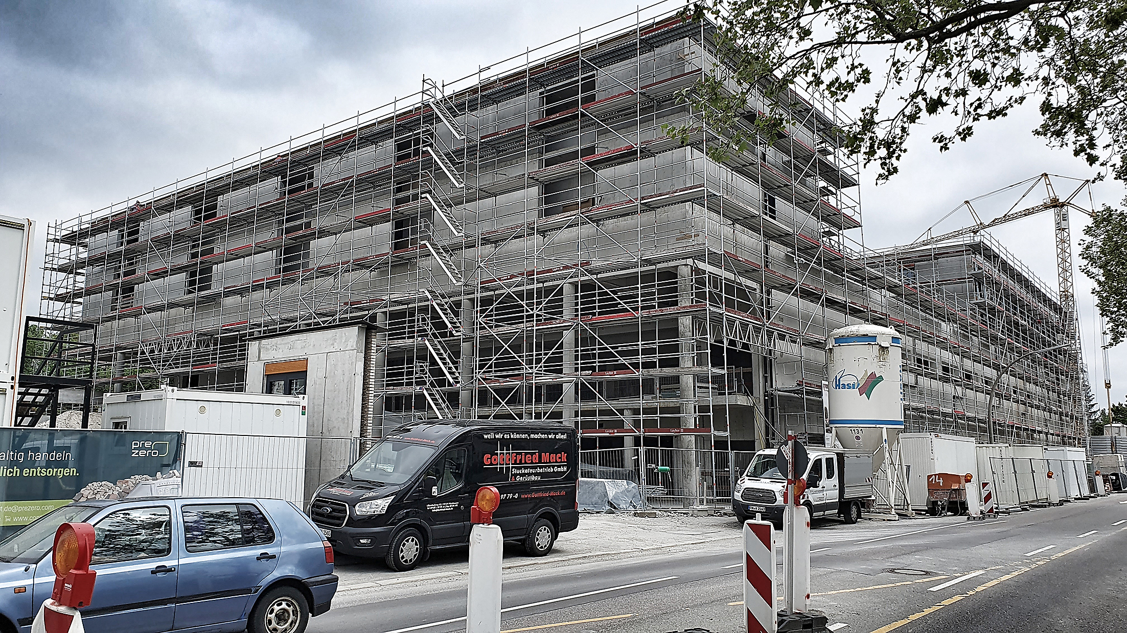 Verdichtung in der Stadt: An der Mahdentalstraße entsteht nicht nur der Lidl, hier gibt es auch neue Wohnungen.                 Bild: Wegner