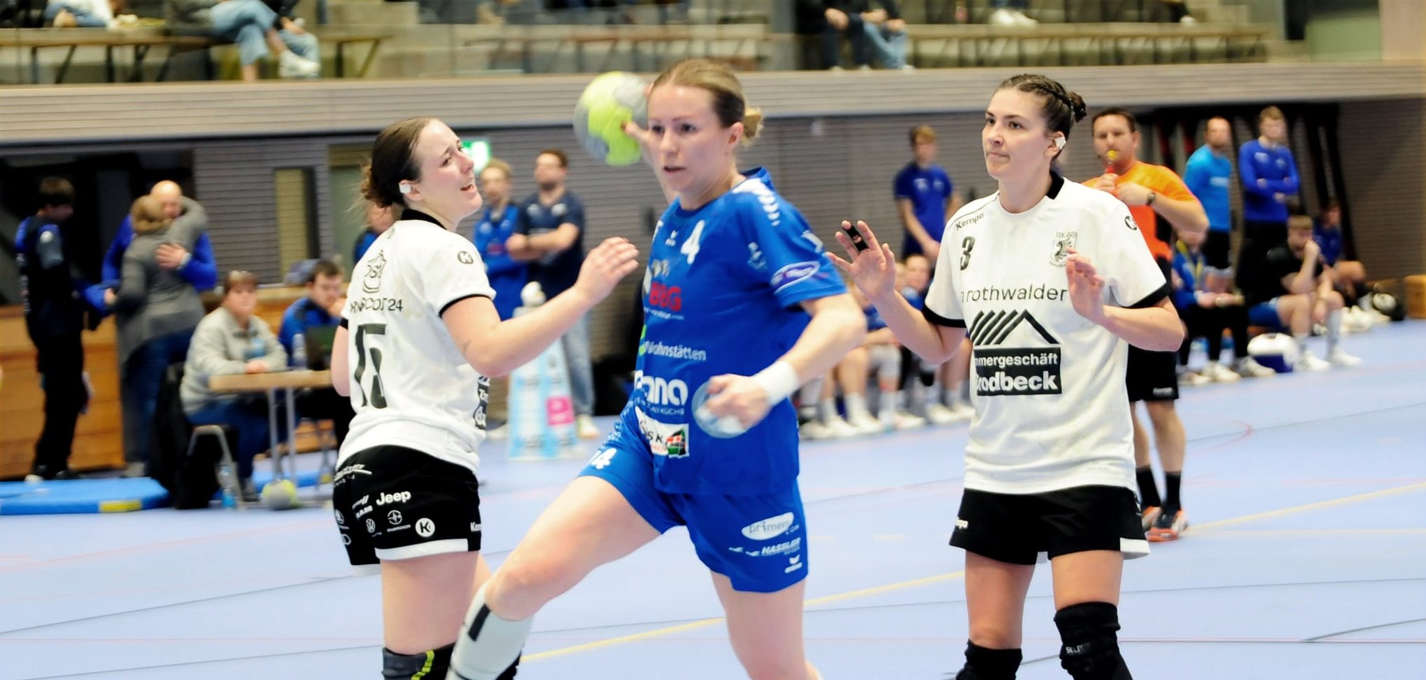 Denise Dieterle (Mitte) und die HSG Böblingen/Sindelfingen 2 können am Samstag den Knopf an den Landesliga-Klassenverbleib machen.