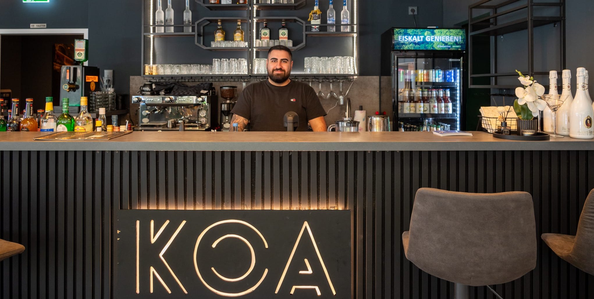 Inhaber Özgün Naci steht selbst hinter der Theke.