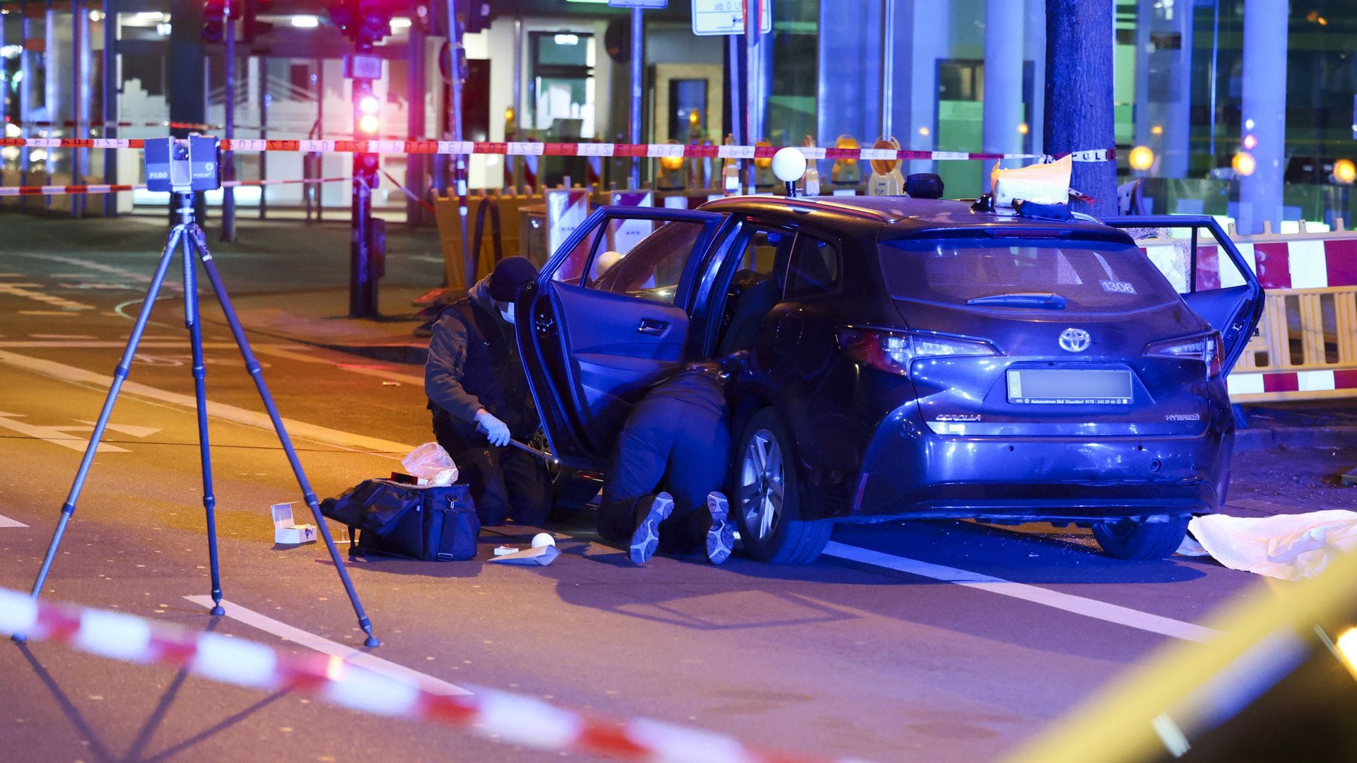 Foto des Einsatzortes auf der Karlstraße am Hauptbahnhof in Düsseldorf.