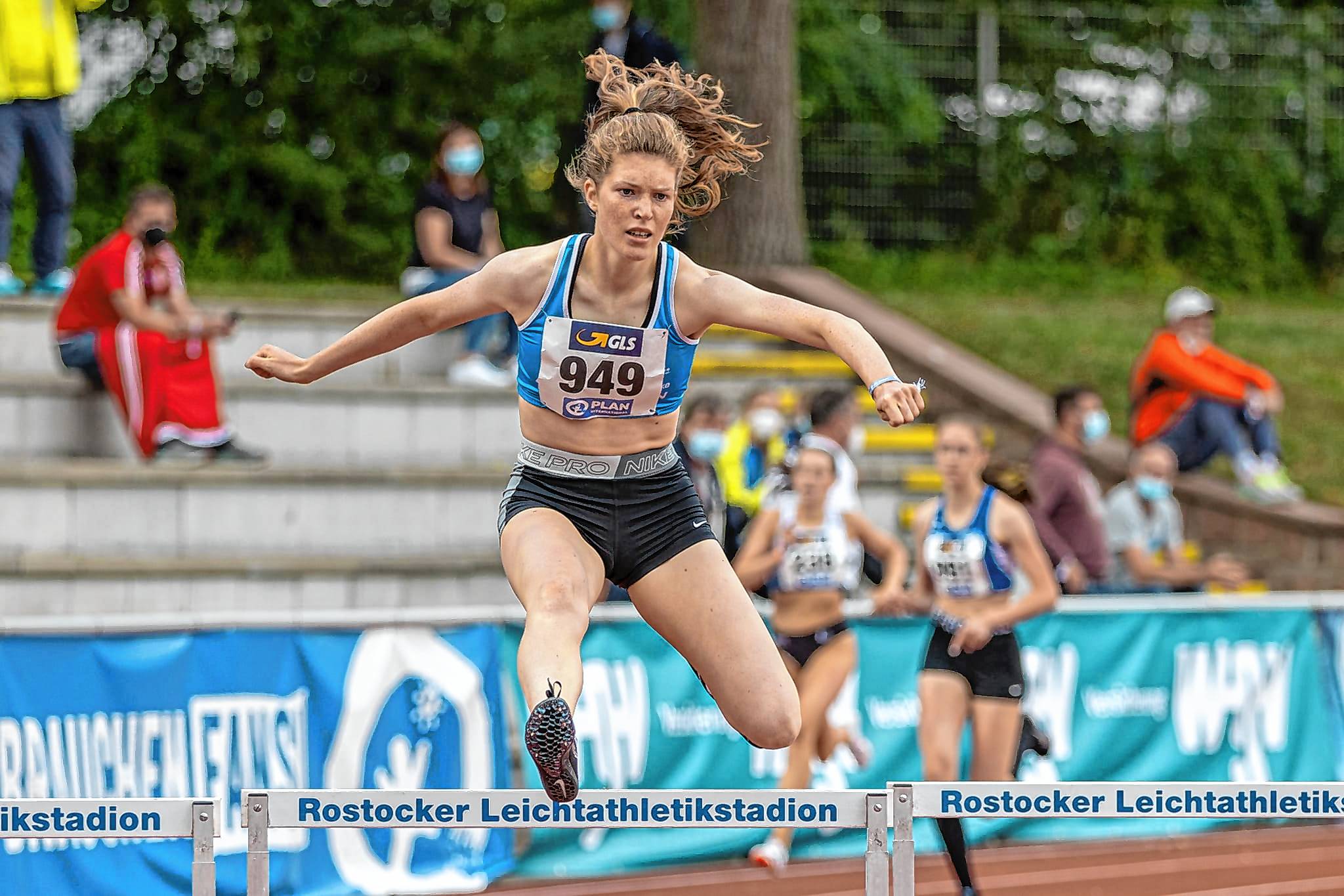 Lotta Mage gewinnt bei der Süddeutschen Meisterschaft der Aktiven die Silbermedaille über die 400 Meter-Hürden. Bild: Eibner