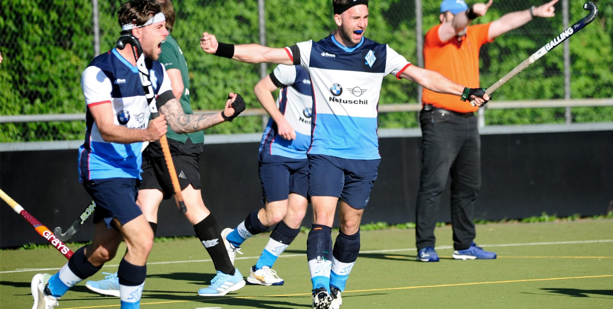 Keanu Ciafardini (links) bejubelt den Treffer zum 3:2 gegen Hanau. Bild: photostampe