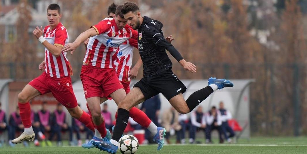 Eliot Bujupi (rechts) im Spiel der Youth League gegen Roter Stern Belgrad. Jetzt winkt die große Champions League. Bild: Zvizdiç