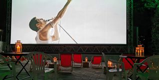 Freddy Mercury freut sich auf Besucher beim Freilufkino am Oberen See in Böblingen.