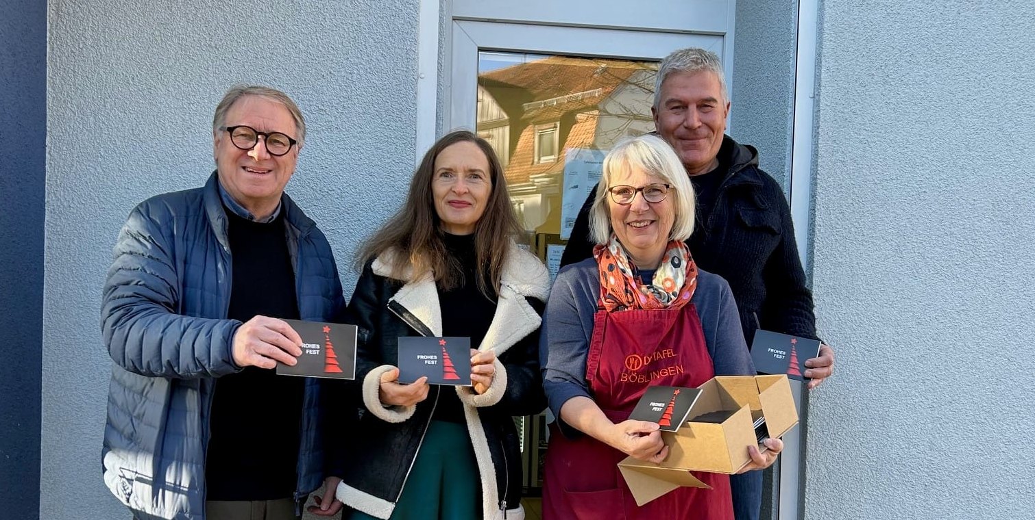 Von rechts: Finanzvorstand Peter Heinkele, Petra Ländner, die Leiterin des Tafelladens, Carmen Bühl, stellvertretende Vorsitzende und Jürgen Haar, den Vorsitzenden von „Nachbarn in Not“.
