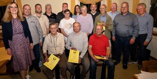 Für langjährige Mitgliedschaft wurden bei der Sportvereinigung Aidlingen mehrere Mitglieder geehrt. Mit auf dem Foto Bürgermeisterin Helena Österle (links) und der Vereinsvorstand. Vorne sitzend von links Karlheinz Benz, Wolfgang Buck und Gerhard Gerst, die seit 60 Jahren dem Verein angehören.