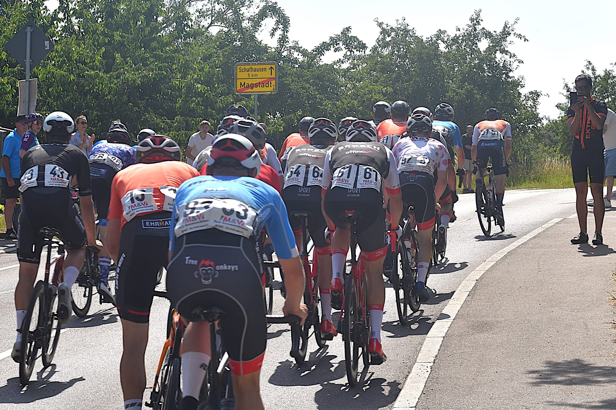 Beim Rennen am Sonntag in und um Magstadt der Abschnitt für die Bergziegen: der steile, 400 Meter lange Aufstieg in der Schafhauser Straße.    Bild Reichert