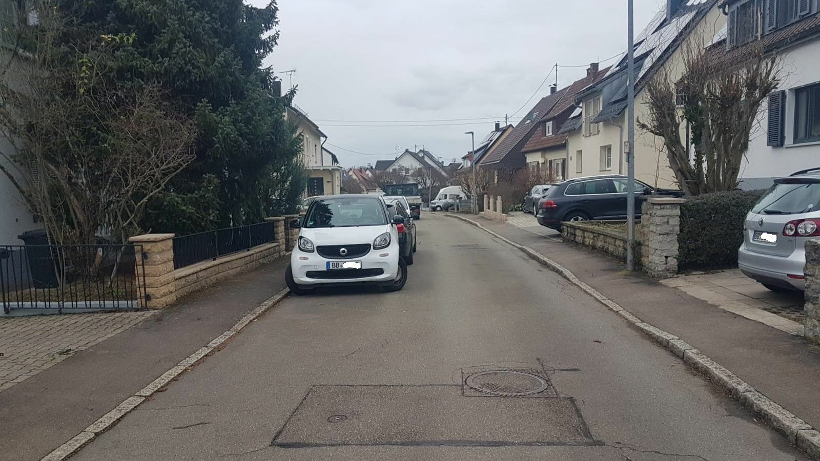 Dieses Foto zeigt die Renninger Straße zum Zeitpunkt der Kontrolle. Es entstand kurz bevor der Schnee fiel.      Bild: z