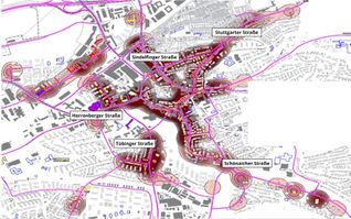 Ein Blick auf die Karte zeigt die Böblinger Innenstadt in dunklen Schatten: Dort, wo der Farbton besonders kräftig ist, ist erstens der Richtwert von 65 Dezibel erreicht und dazu ist anhand der Markierungsstärke zu sehen, wie viele Anwohner diesem Straßenlärm ausgesetzt sind.  Bild: Stadt Böblingen
