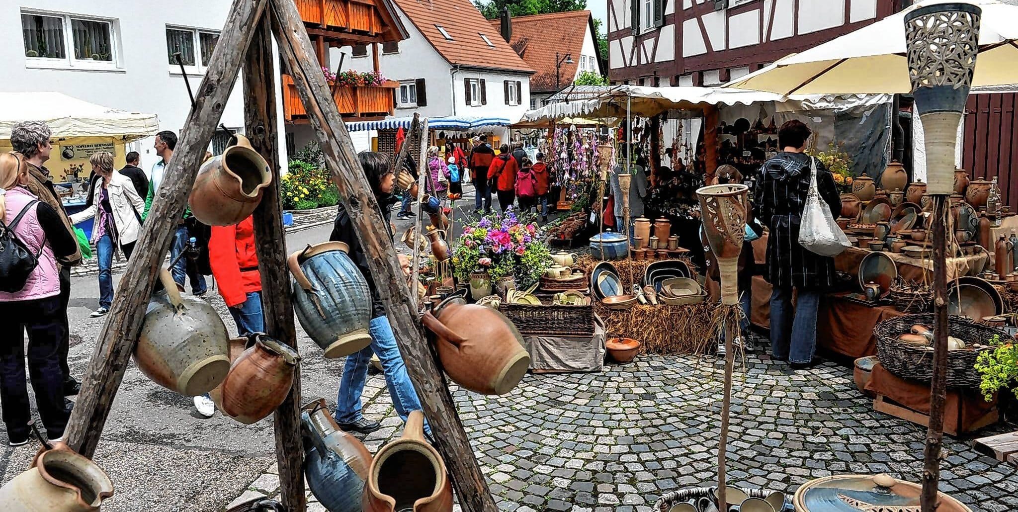 Darmsheim lädt zum Töpfermarkt.