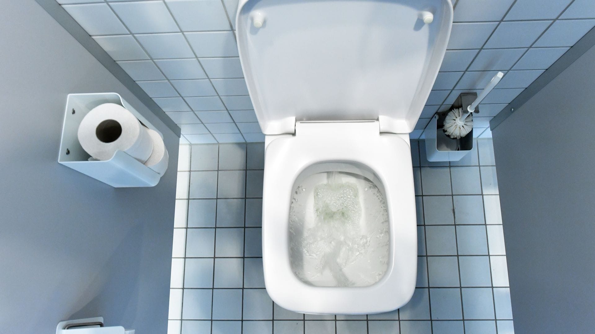 Während in Deutschland die Nutzung von Klopapier die Norm ist, wird in vielen anderen Ländern auf Dusch-WCs, Bidethandbrausen oder ein zusätzliches Bidet neben dem Klo gesetzt. (Archivbild)