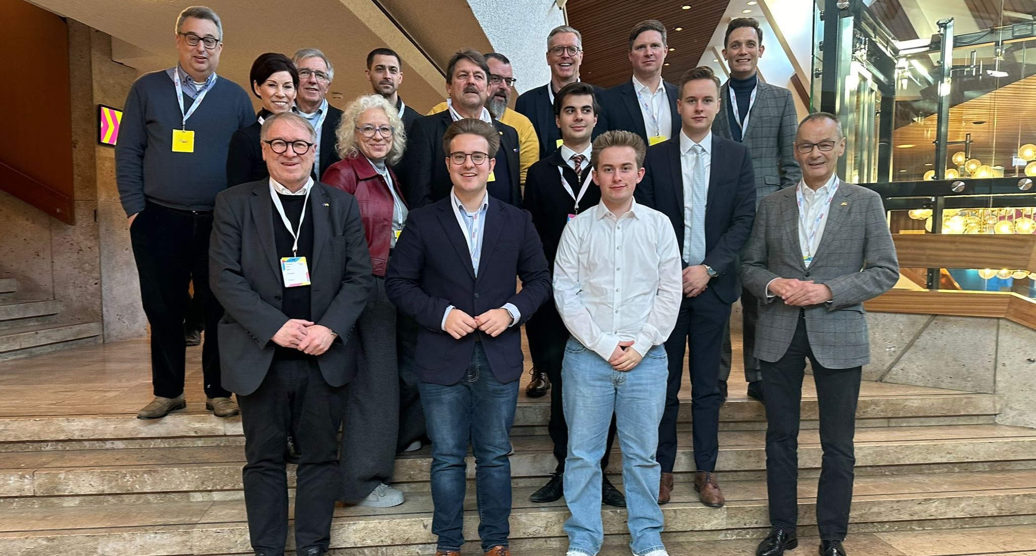 Delegierte beim Landesparteitag (von links): Dr. Oliver Hartig, Dr. Petra Bagusche, Jürgen Haar, Horst Nebenführ, Dr. Christine Watrinet, Luca Fiorenza, Max Reinhardt, Wilhelm Bührer, Carsten Dvorak, Ralf Weygand, Jan-Philipp Lenhardt, Niklas Zaiser, Dr. Florian Toncar, Alexander Rudat, Andreas Weik, Hans-Dieter Scheerer.
