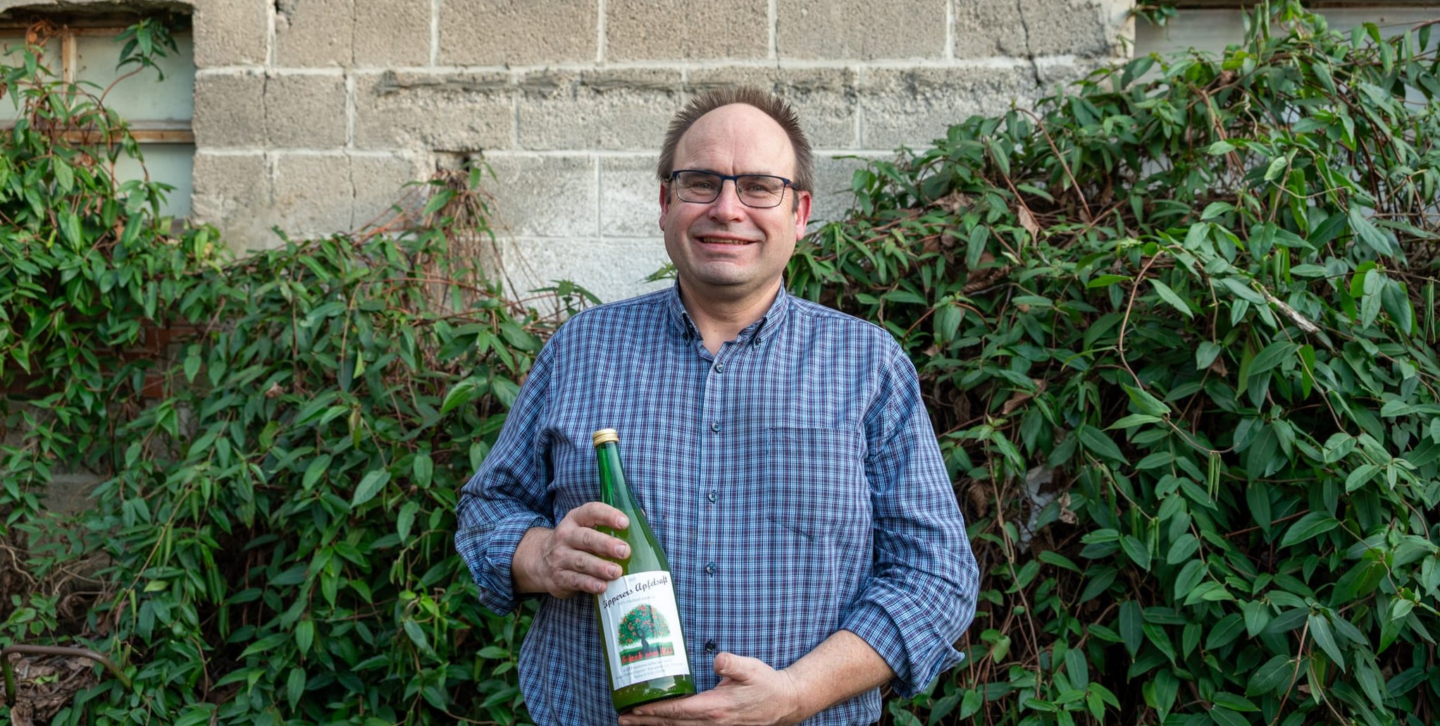 Eberhard Zipperer setzt bei seinem Apfelsaft auf Flaschenabfüllung.