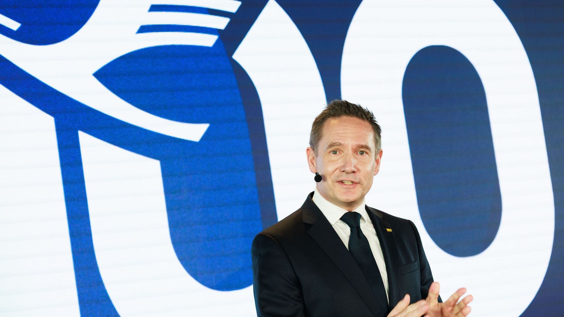 Jens Ritter, Chef der Lufthansa Airlines, präsentiert das neue Konzept. (Archivbild)