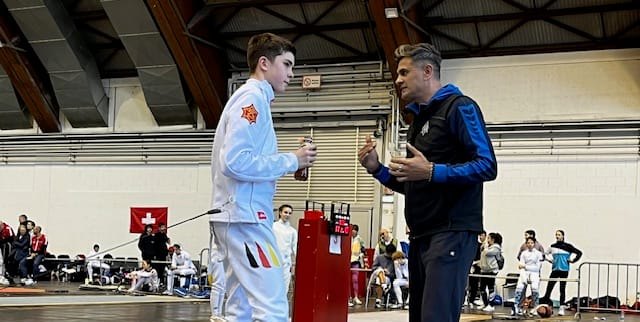 Lucas Idler im Gespräch mit Böblingens Cheftrainer Gavrila Spiridon beim Turnier im österreichischen Klagenfurt. Bild: z