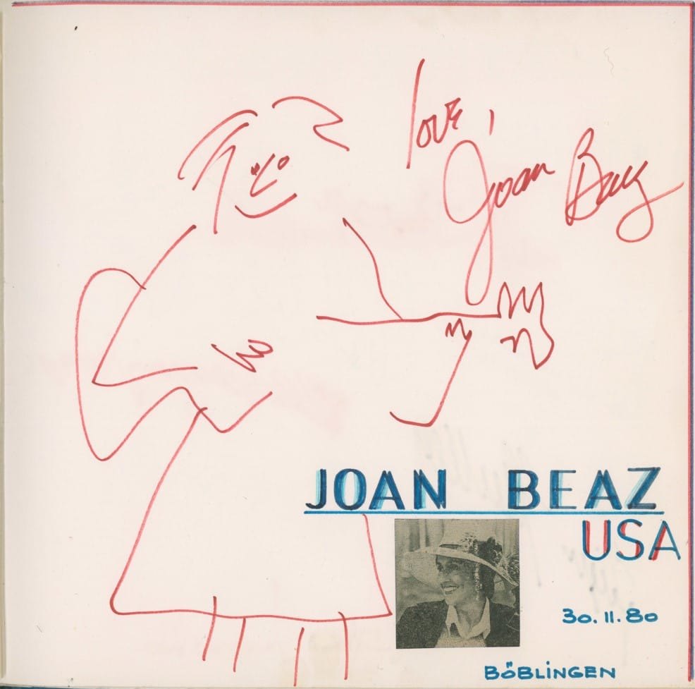 Joan Baez hat sich 1980 mit einer Zeichnung im Autogramm-Album von Andreas Henkel verewigt.
