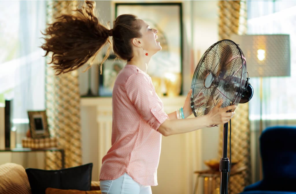 Erfahren Sie die wirkungsvollsten Tipps, um Ihre Wohnung im Sommer kühl zu halten. Mit einfachen Hausmitteln die einzelnen Räume kühlen.