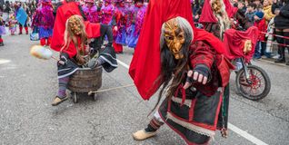 Gleich schnappt die Hexe zu. Aber nur ganz friedlich.