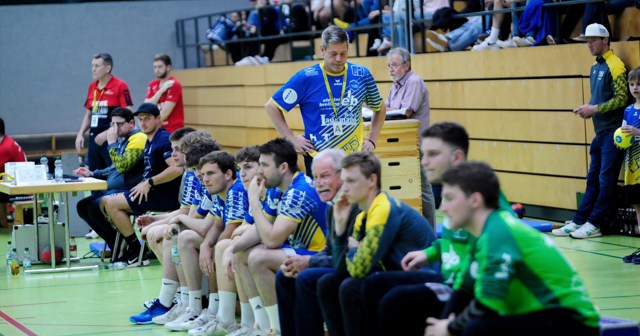 Gewohntes Bild in dieser Saison: Enttäuschung bei Trainer Holger Breitenbacher und den Spielern des HSG Schönbuch.