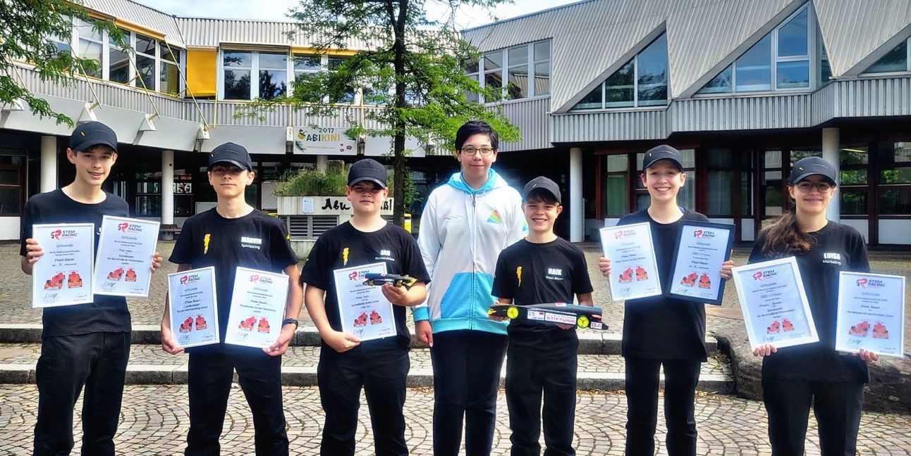 Flash Racer: Bastian Zein, Marvin Fischer, Jan Weber, Neel Basu (Team Spectrum), Raik Weber, Tim Hämmerle, Luisa Schnabel (von links).