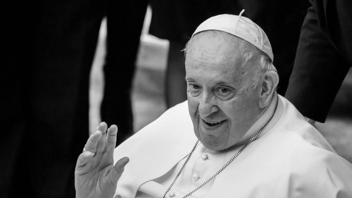 Zu Papst Franziskus’ letzten Worten gehörte demnach: „Danke, dass ihr mich auf den Platz zurückgebracht hat.“