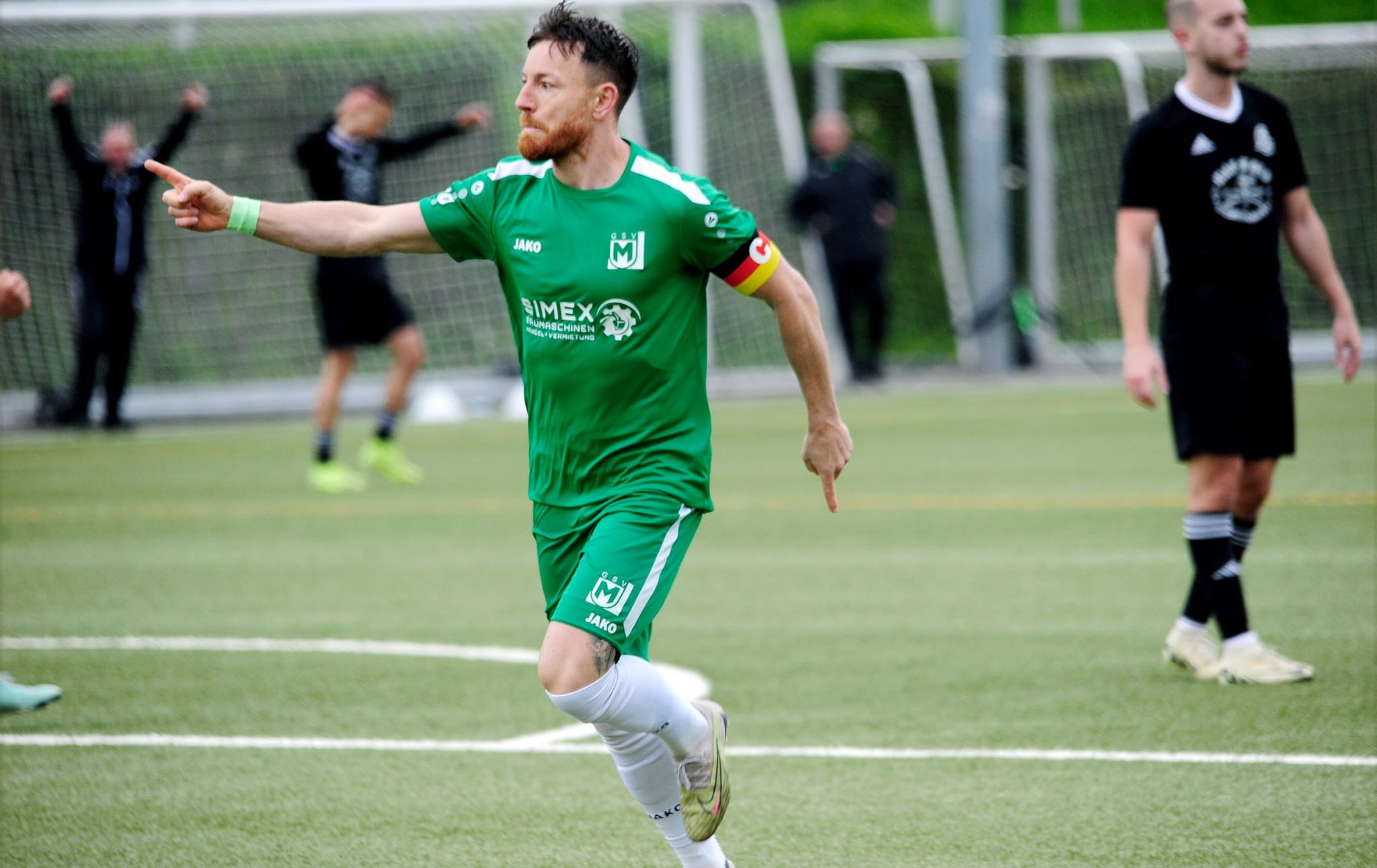 Kapitän Michael Klauß jubelt über seinen Treffer zum 2:1-Heimsieg des GSV Maichingen über die SG Bettringen.
