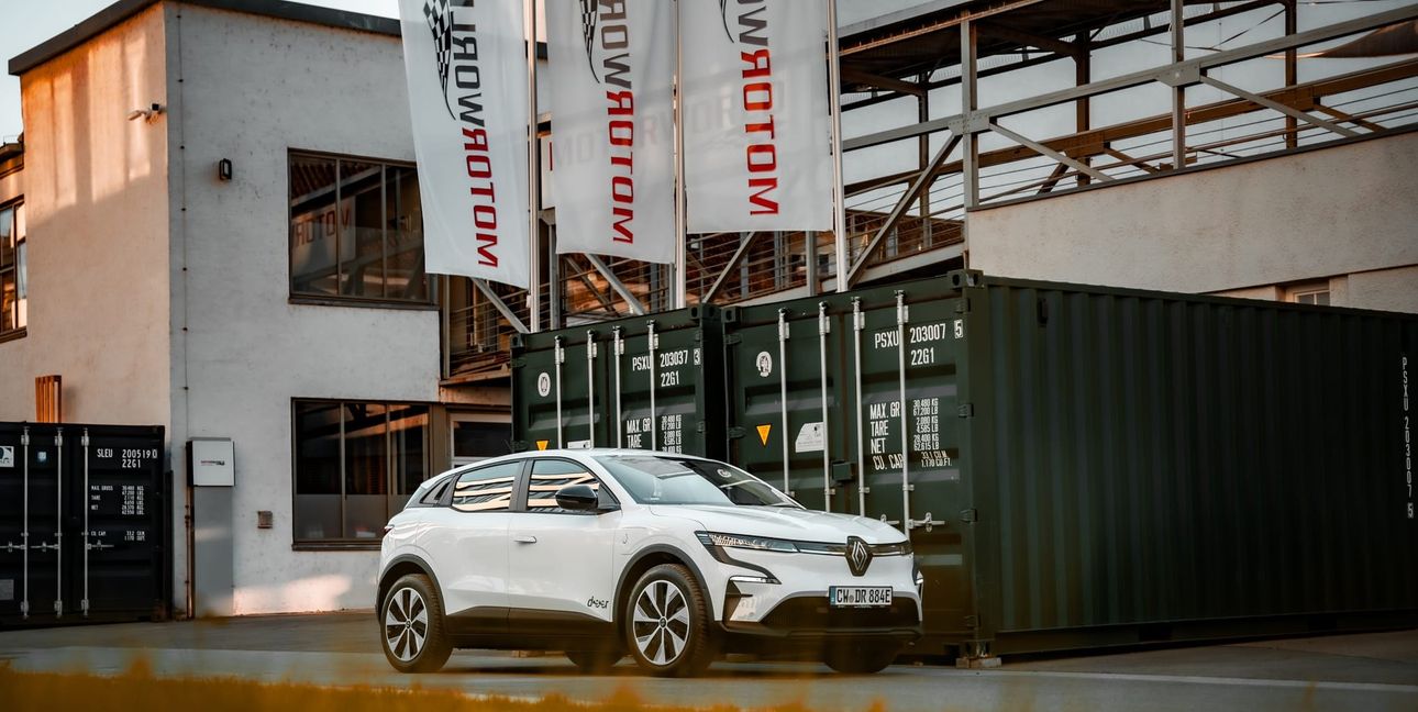 Ein zentraler Standort befindet sich an der Motorworld auf dem Flugfeld.