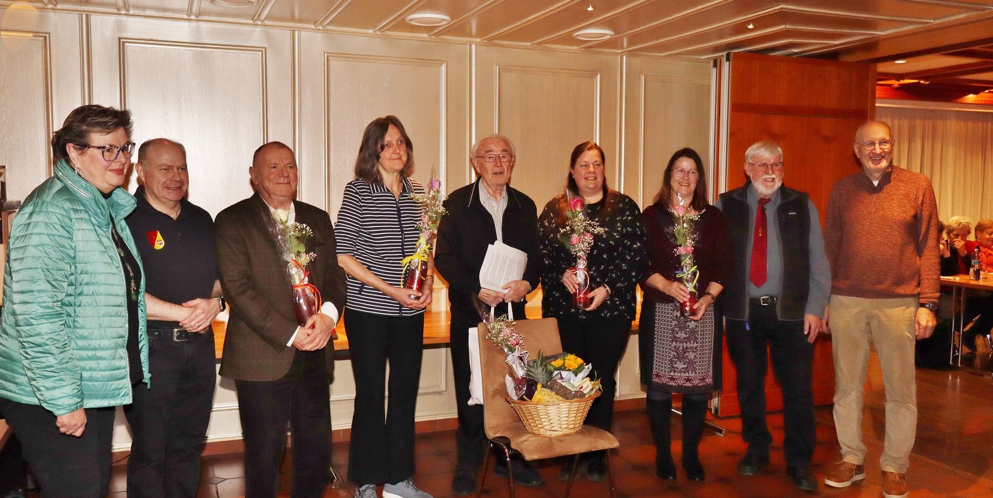 Ehrende und Geehrte (von links): Anita Schmidt (Zweite Vorsitzende) - Wolfgang List (Zweiter Vorsitzender) - Gerd Steinhilber - Martina Scholz - Matthias Köber - Swantje Daniels - Claudia Maier - Klaus Daniels (Erster Vorsitzender) - Siegfried Schneider (COE-Präsident).