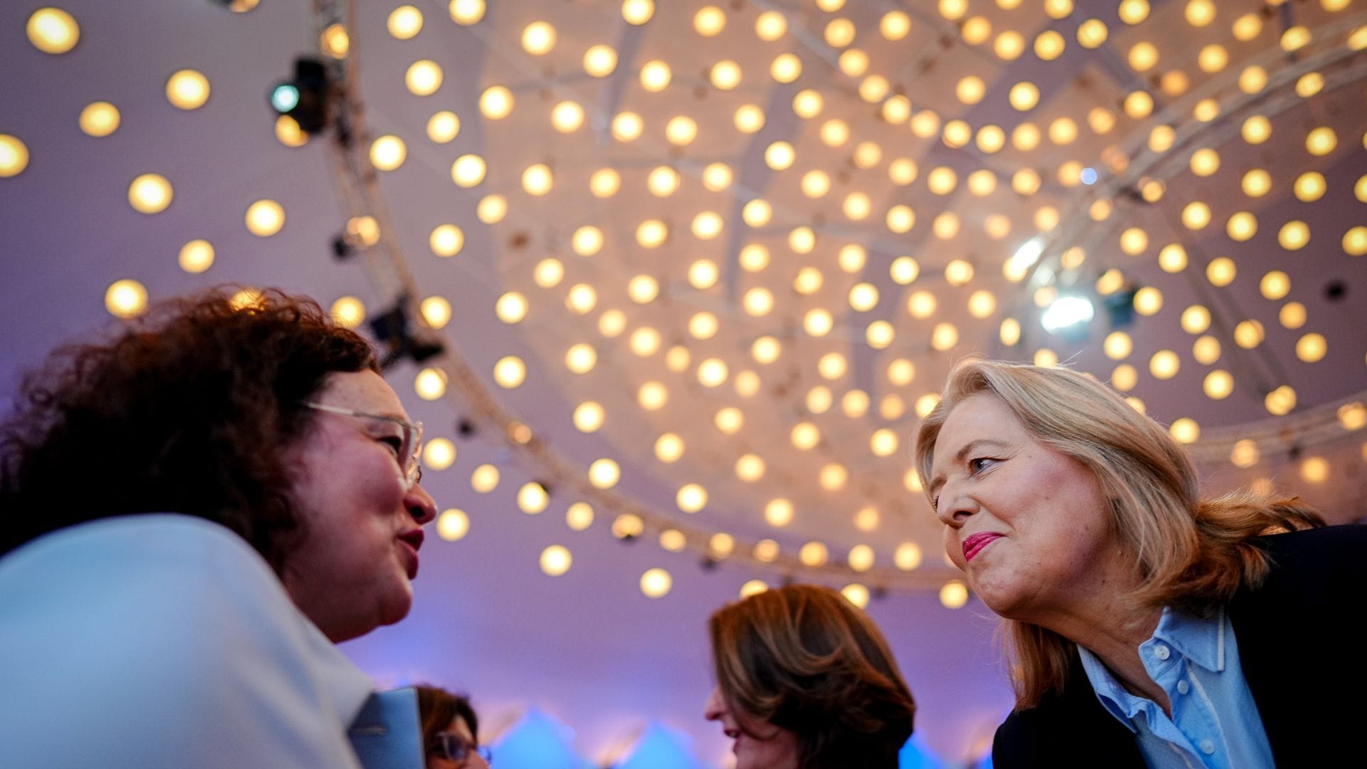 Arbeitsministerin Bärbel Bas (SPD) verspricht der Chefin der Bundesagentur für Arbeit, Andrea Nahles, und den Jobcenter-Mitarbeitern, auf sie zu hören.