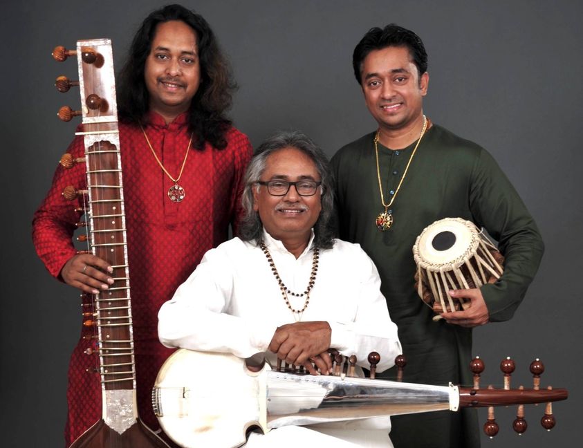 Das Maharaj Trio kommt in den Pavillon.
Bild: z