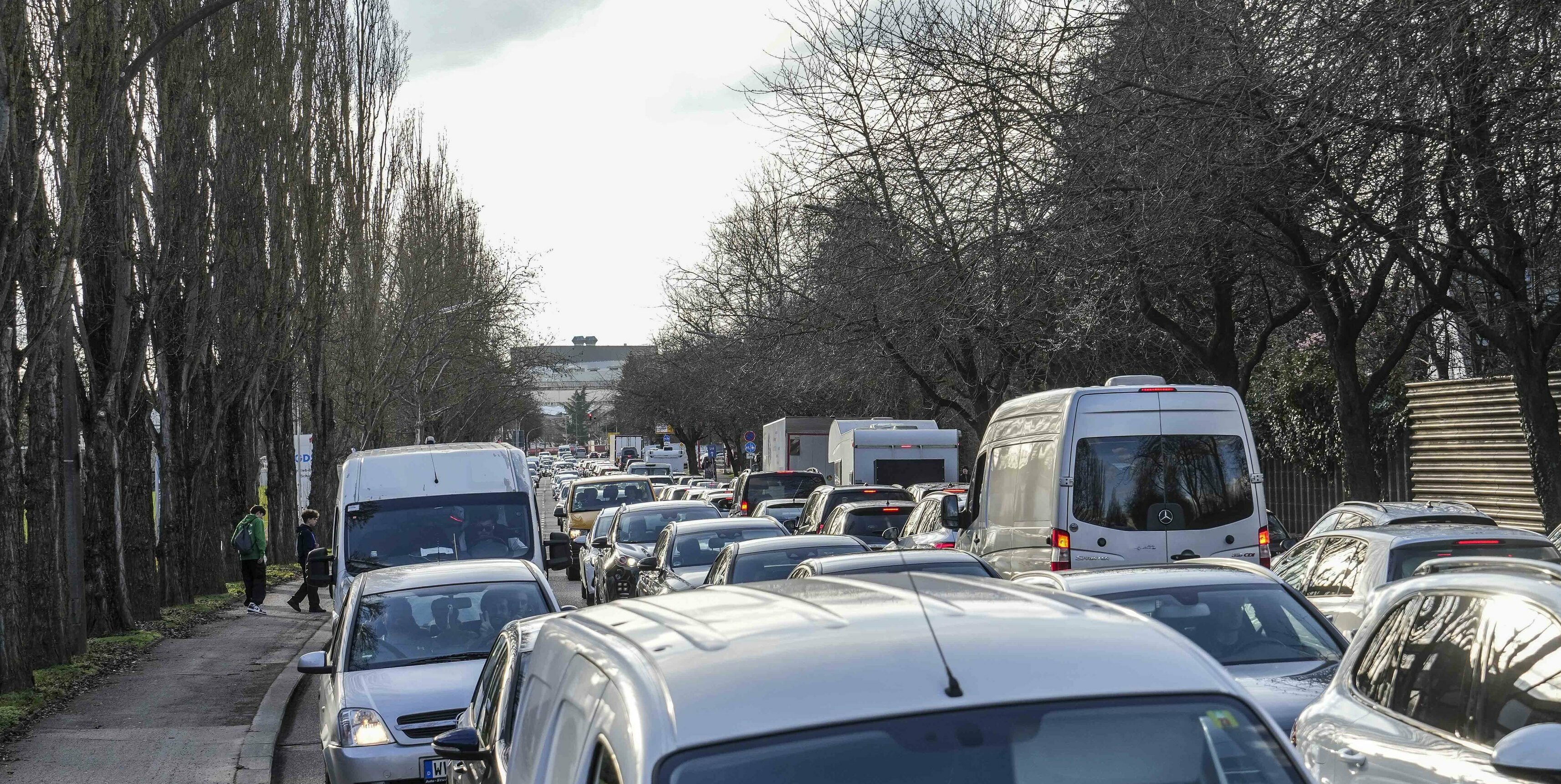 In der Neckarstraße brauchen die Autofahrer viel Geduld.