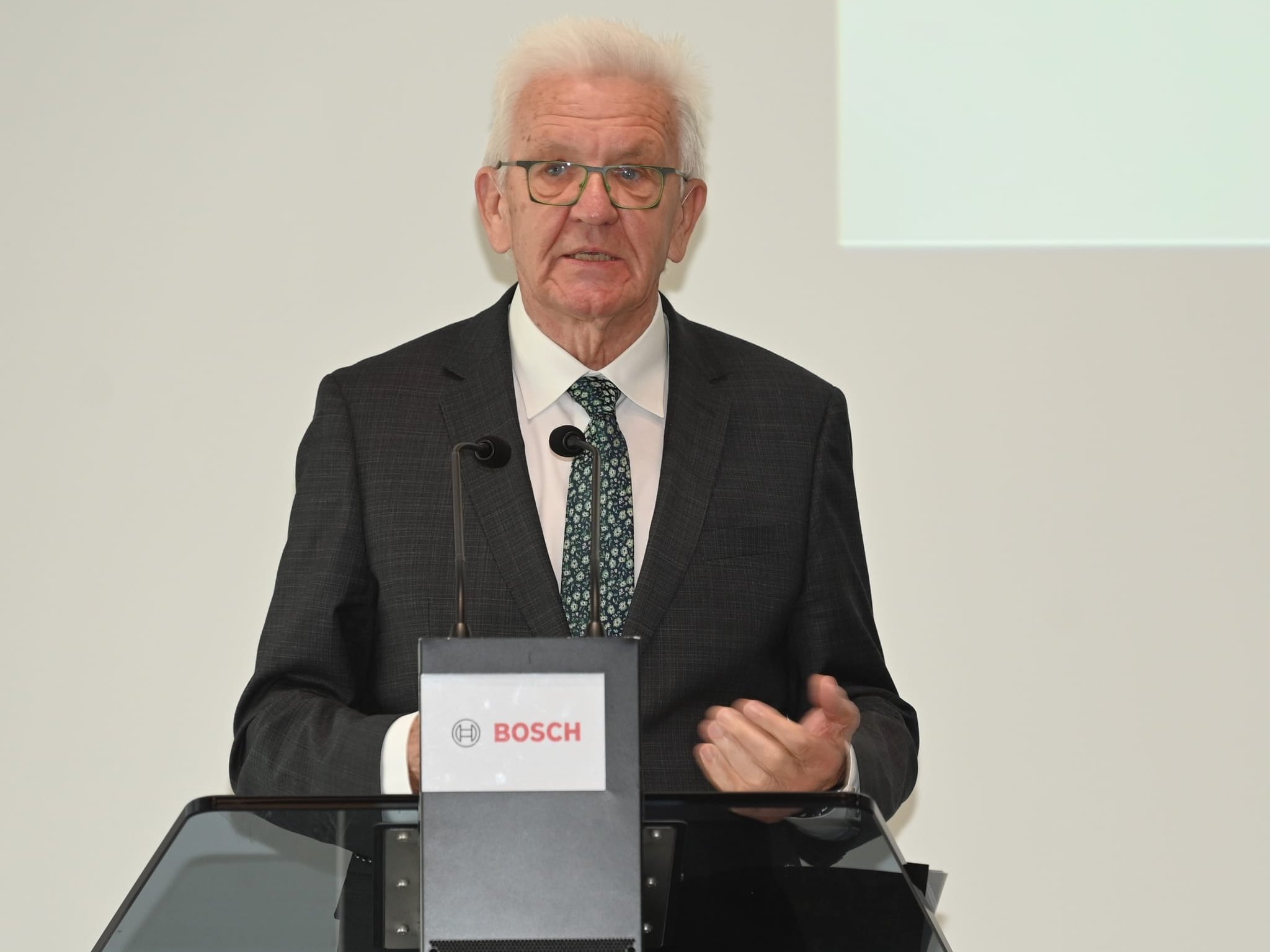 Ministerpräsident Winfried Kretschmann als Festredner bei Bosch.