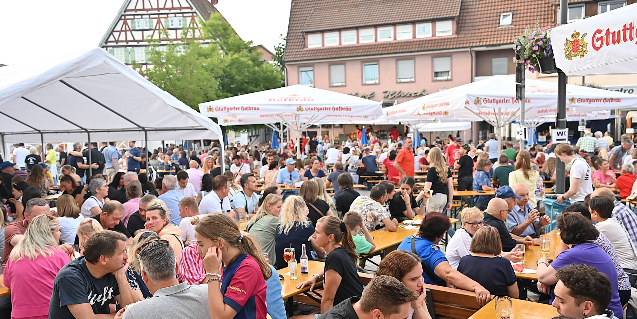Das Magstadter Fleckenfest: für die einen Hocketse, für die anderen Party.