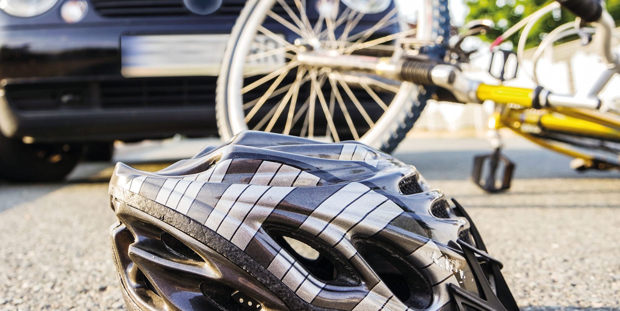 Zum Glück trug der Jugendliche einen Fahrradhelm.