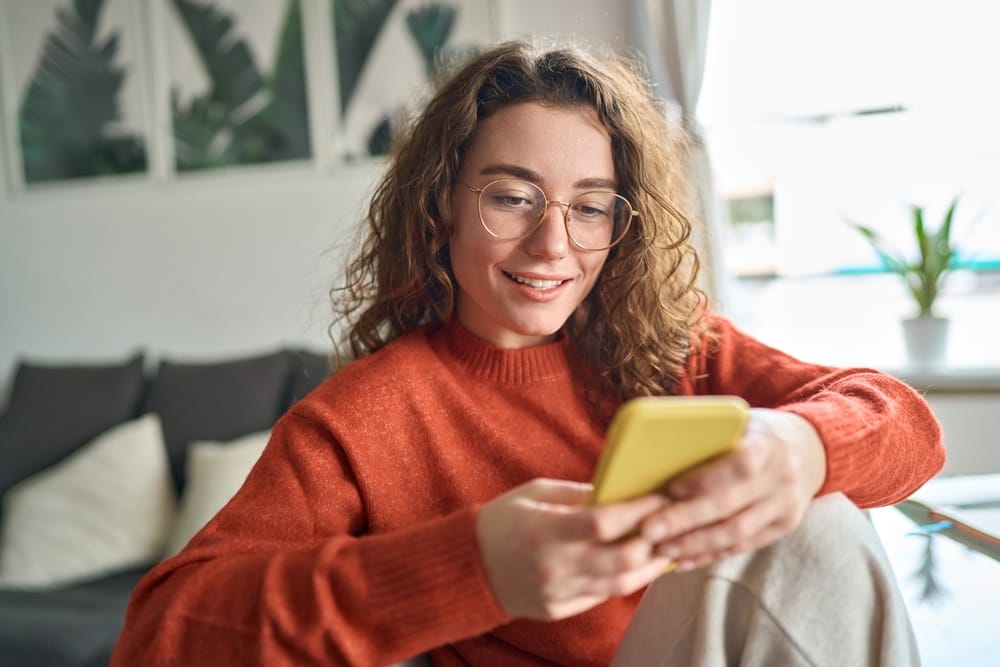 Stiftung Warentest hat Smartphones getestet - darunter auch günstige Modelle. (Symbolbild)