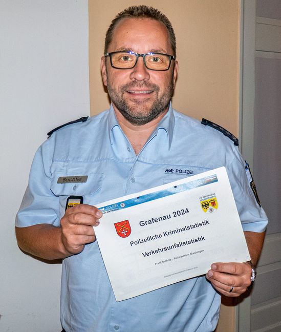 Frank Bechtle, Leiter des Polizeipostens in Maichingen, kam mit den Zahlen der Kriminal- und Verkehrsunfallstatistik in den Gemeinderat Grafenau.