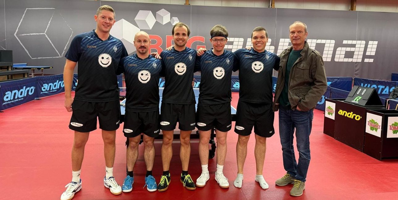 Oberliga-Aufsteiger 2026: Tim Kimmerle, Andrew Schönhaar, Luis Hornstein, Pascal Timke, Jan Hartmann und Coach Henning Meier (von links).