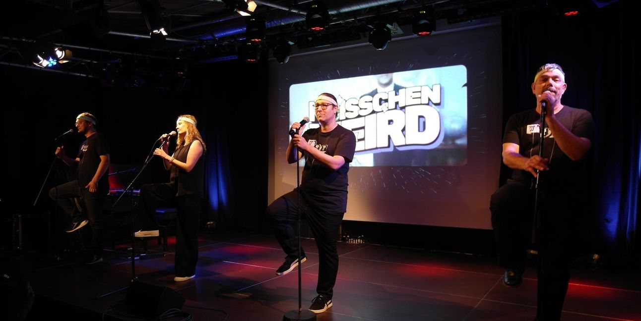 Wer genau ist hier Luksan Wunder? Keiner, beziehungsweise alle zusammen. Das Multimedia-Humor-Kollektiv war zum wiederholten Mal im Sindelfinger Pavillon zu Gast.