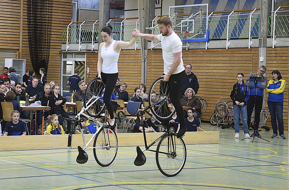 Patrick Tisch und Julia Hämmerli sicherten sich trotz einer schmerzhaften Fußverletzung einen Startplatz bei der Europameisterschaft im Zweierkunstfahren der offenen Klasse. Bild: Reichert