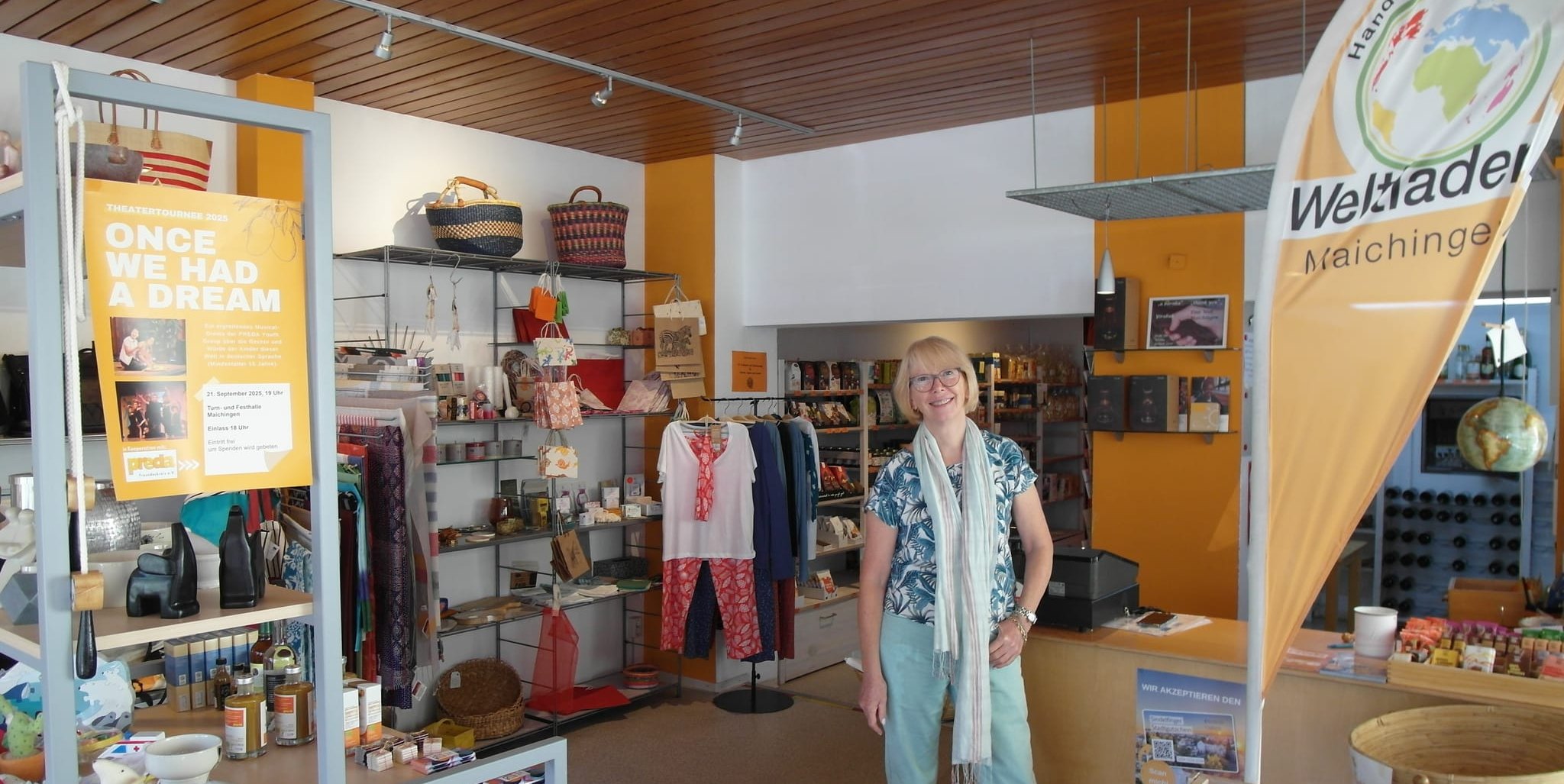 Sabine Kober im Welt-Laden Maichingen in der Laurentiusstraße.