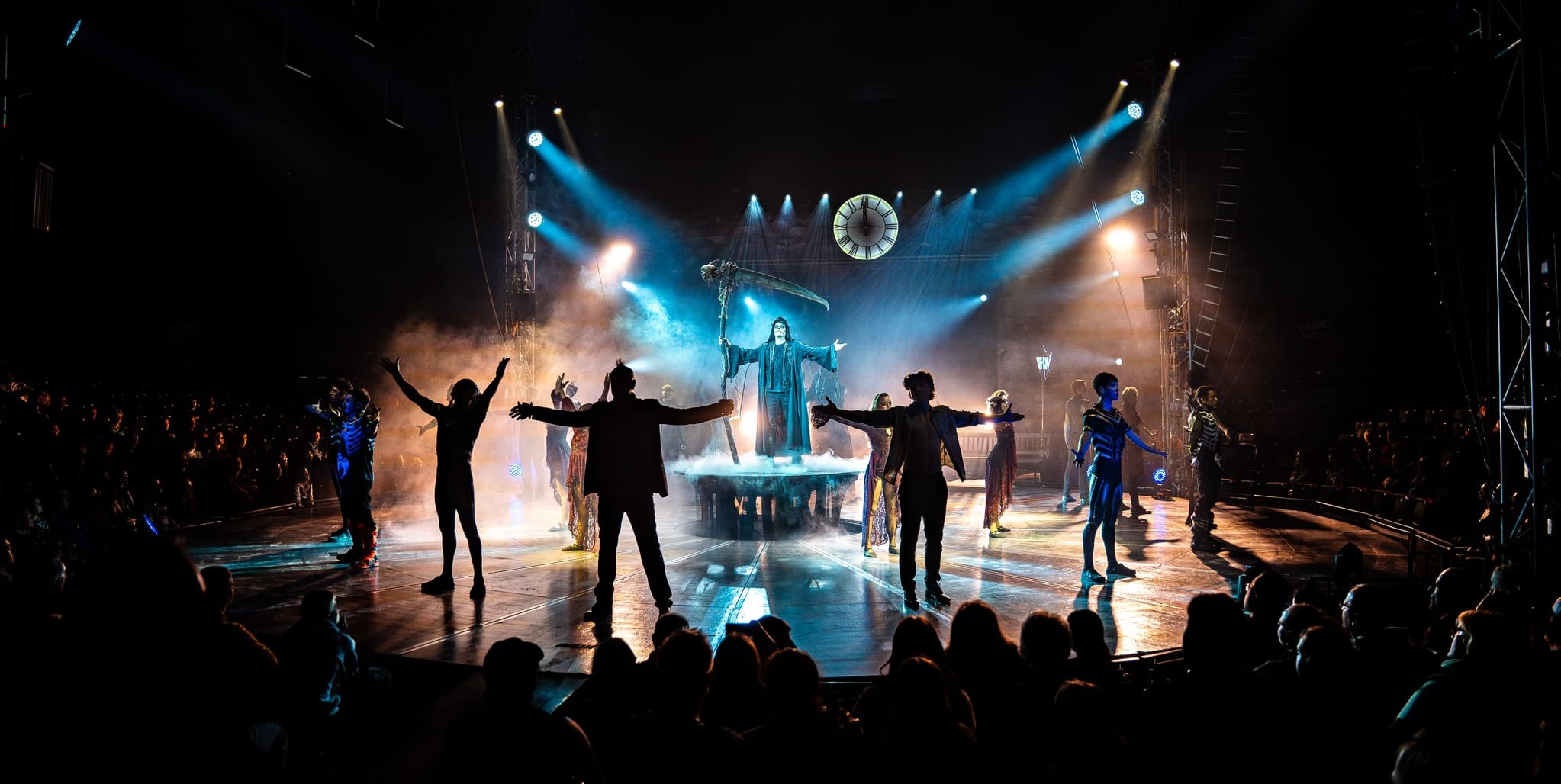 Grusel-Spektakel im Zelt: Der „Zirkus des Horrors“ setzt auf düstere Bilder, starke Effekte und große Showmomente.	Bilder: Romanza Circusproduktion