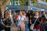 Der Salsa-Abend in Sindelfingen lockte zahlreiche Besucherinnen und Besucher auf die Kleine Mercedesstraße.