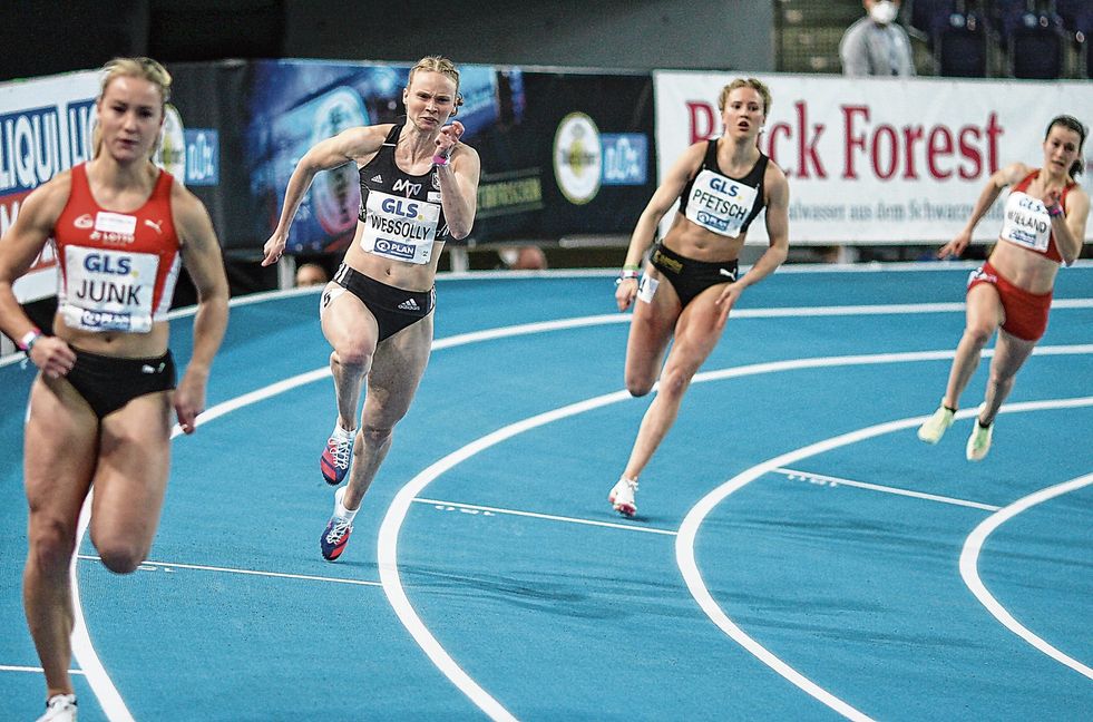 Jessica-Bianca Wessolly (Zweite von links) ist auch im DLV-Kader.