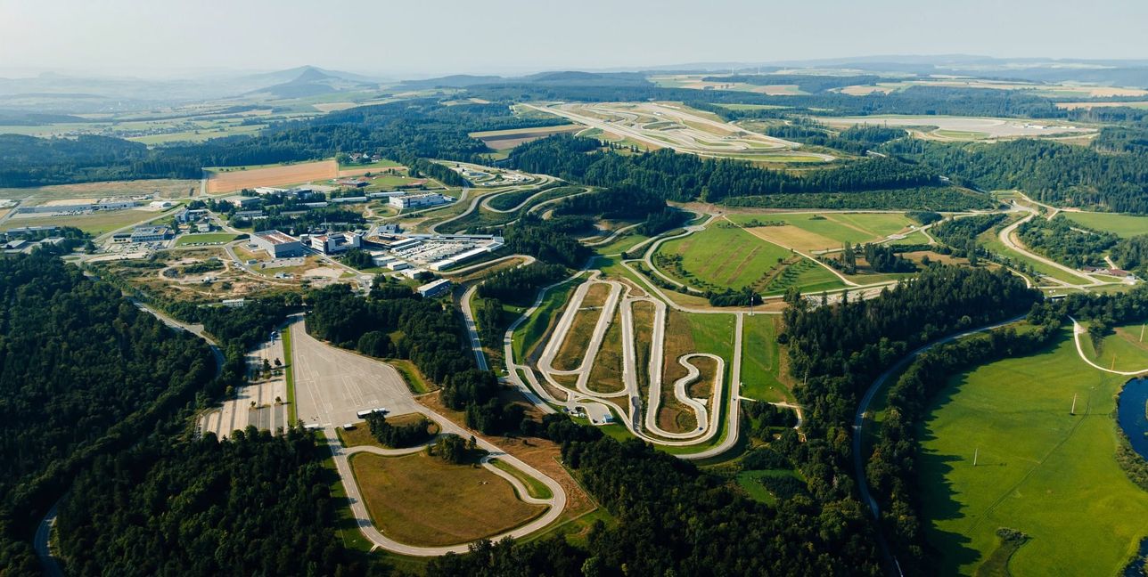 Auf einer Fläche von 520 Hektar vereint das Prüfgelände in Immendingen mehr als 30 Testmodule mit insgesamt 86 Kilometern Reiseroute und 286 Abzweigungen.