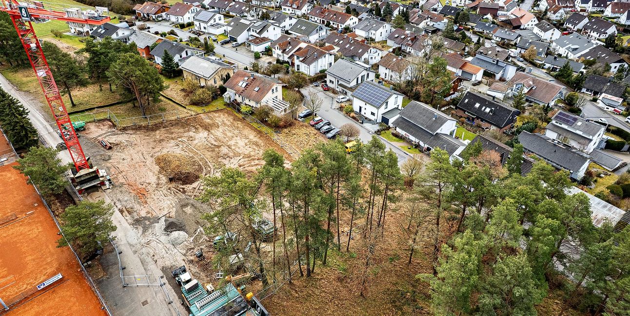 Blick auf die Baustelle des neuen Dachteler Kindergartens. Derzeit wird dort nicht gearbeitet.