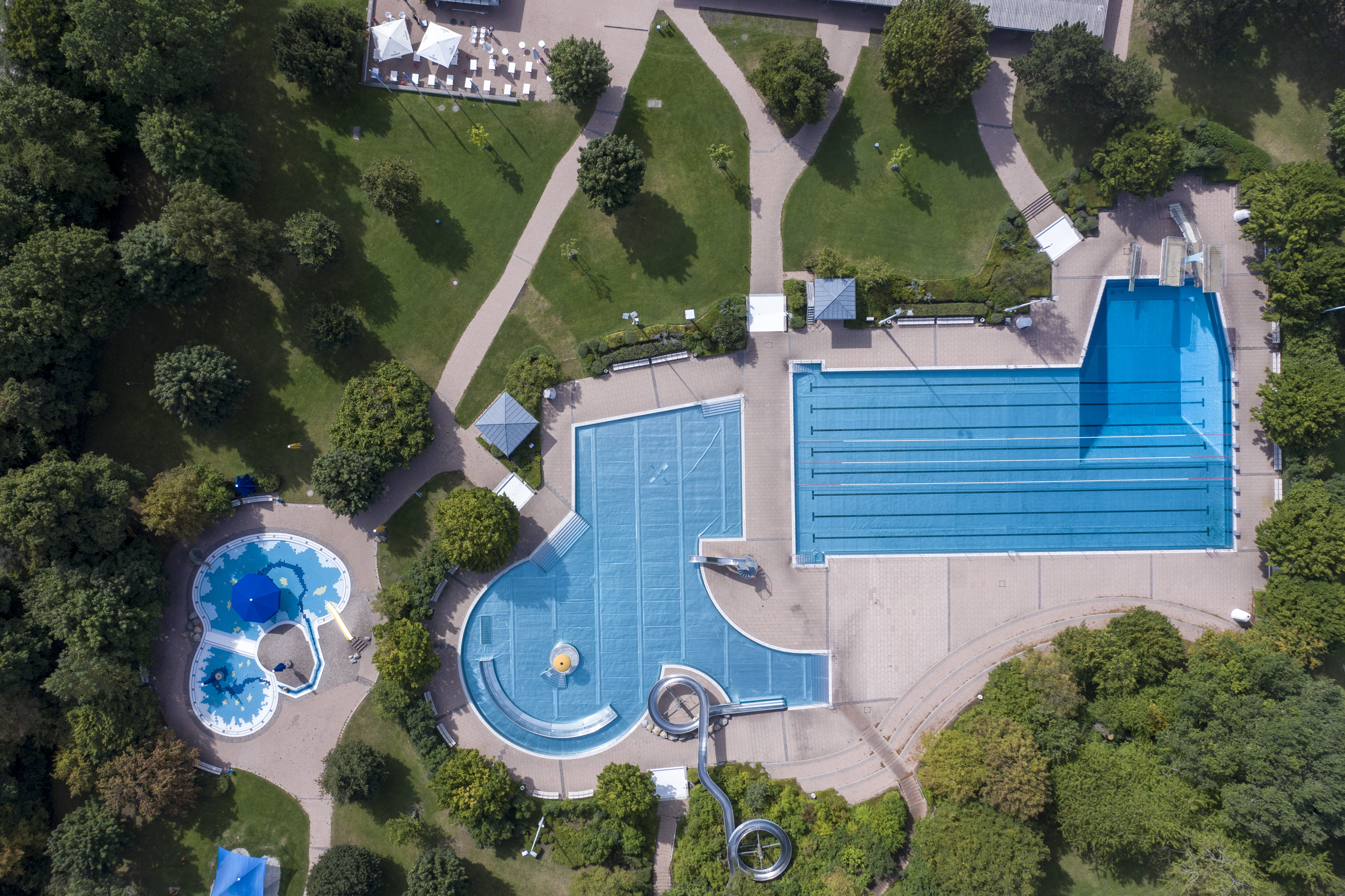 Das Böblinger Freibad aus der Luft.     Bild: z